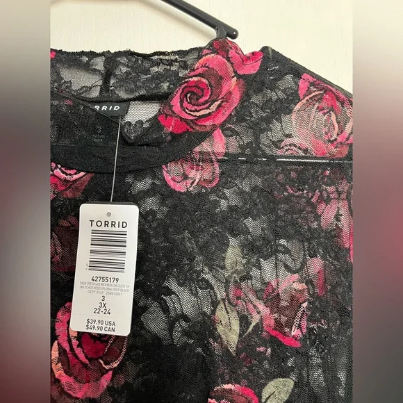 Torrid NWT long sleeve black w/roses long sleeve shirt. 3X - Picture 4 of 6